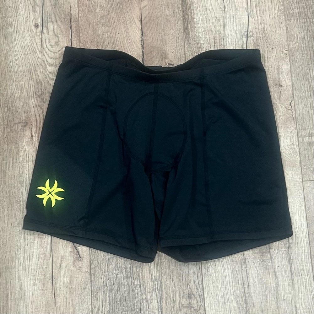 🌸 3 for $30 sale🌸 KLEEN | silver infused/antimicrobial Bikram 6” shorts